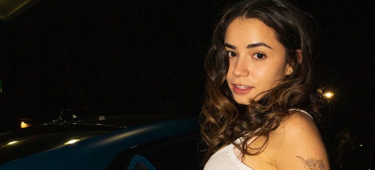 What is Daisy Blooms Real Name? Full Biography 2024