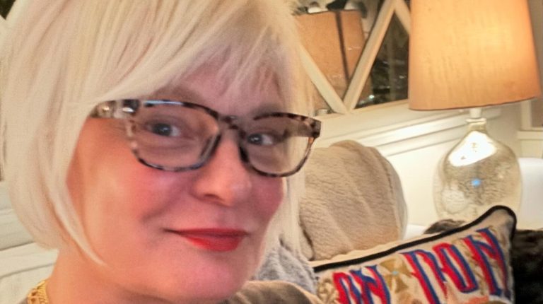 Mystery Behind Martha Plimpton Relationships- Full Biography 2024