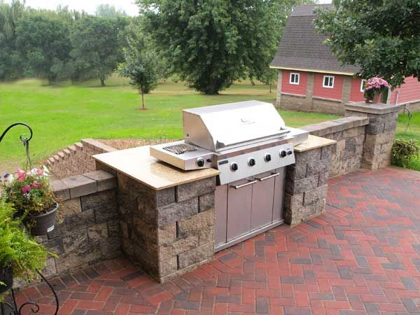 What Are the Advantages of a Permanent Outdoor Grill?
