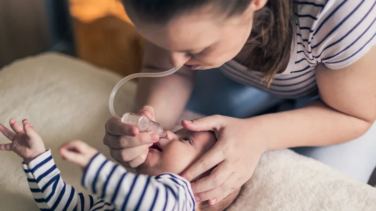 When to Use a Nasal Aspirator Guide for New Parents
