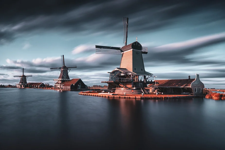 Navigating Expat Life: Essential Tools For Working In The Netherlands
