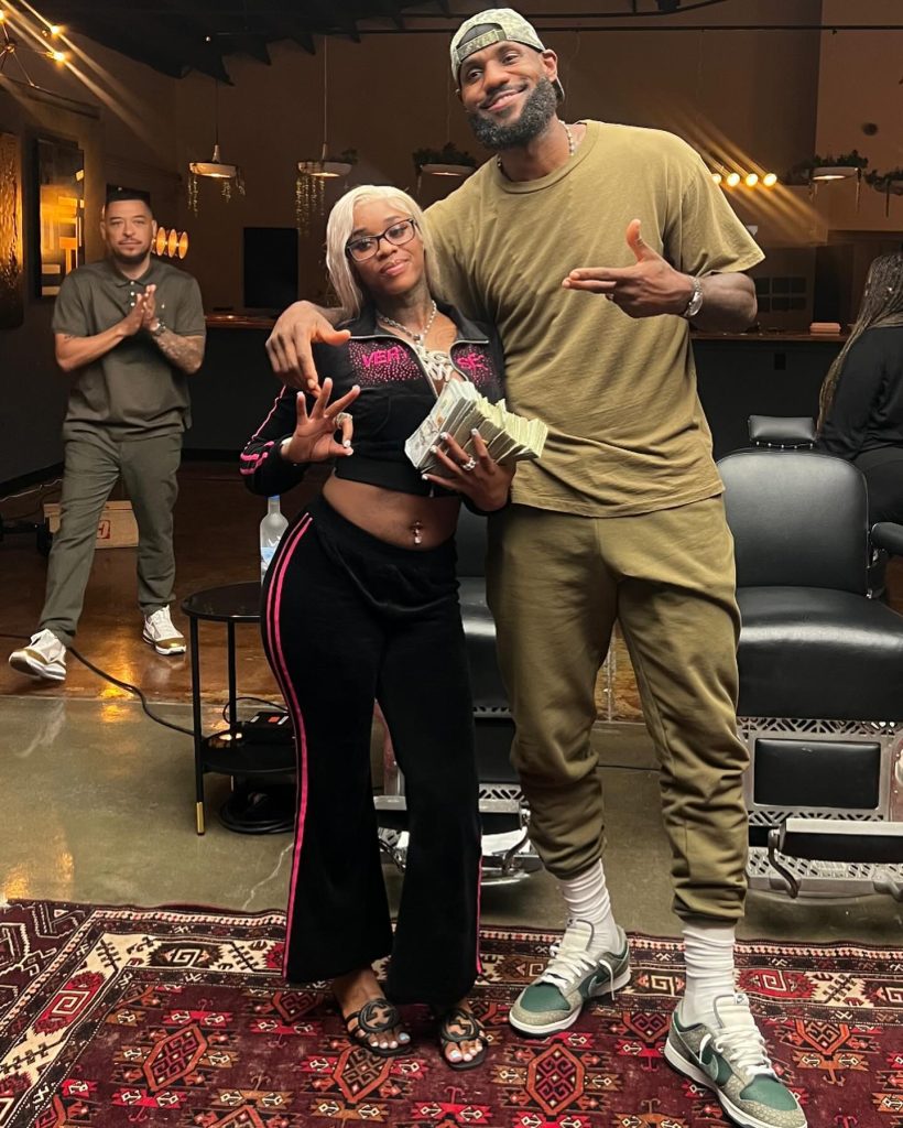 Sexy Red Relationship Update: Who’s She Dating Now