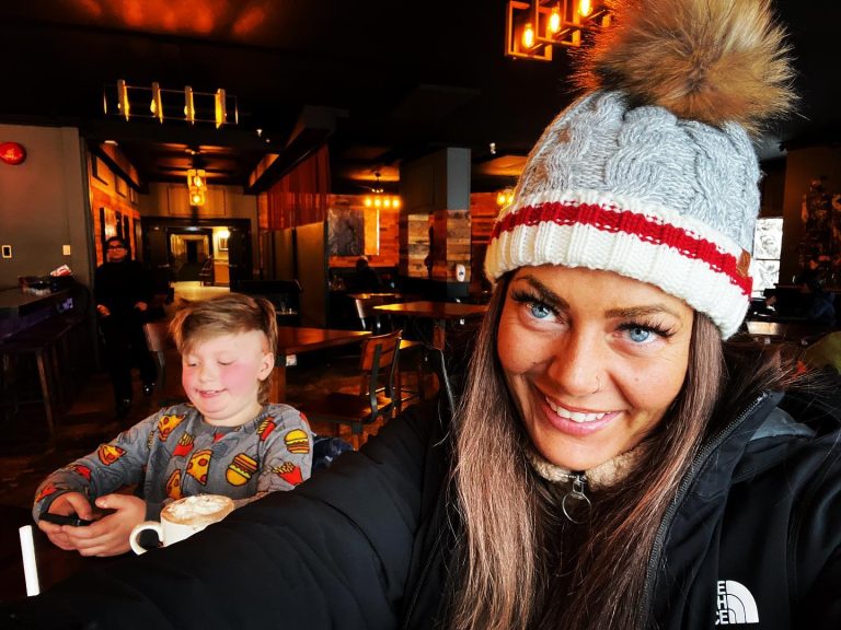 April Kimble Age: Discover Lyle Lovett's Wife Real Age