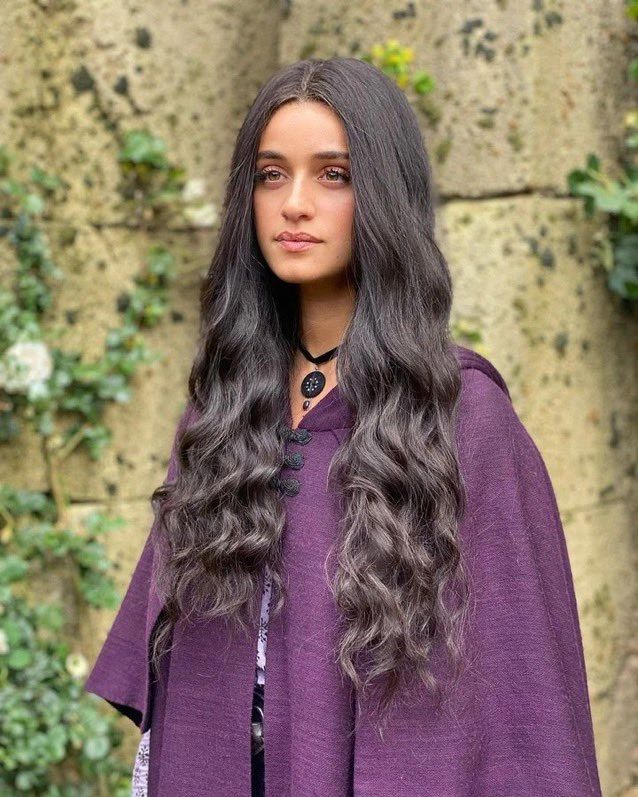 Anya Chalotra Dating Rumors: Her Love Life Revealed