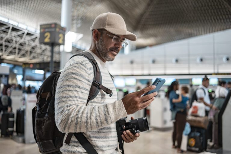 Enhancing Travel Connectivity: Unlocking the Power of eSIM Cards for U.S. Adventures
